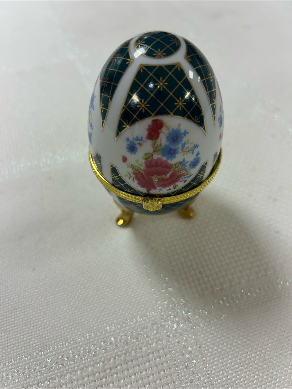 Vintage porcelain footed egg trinket box unmarked.